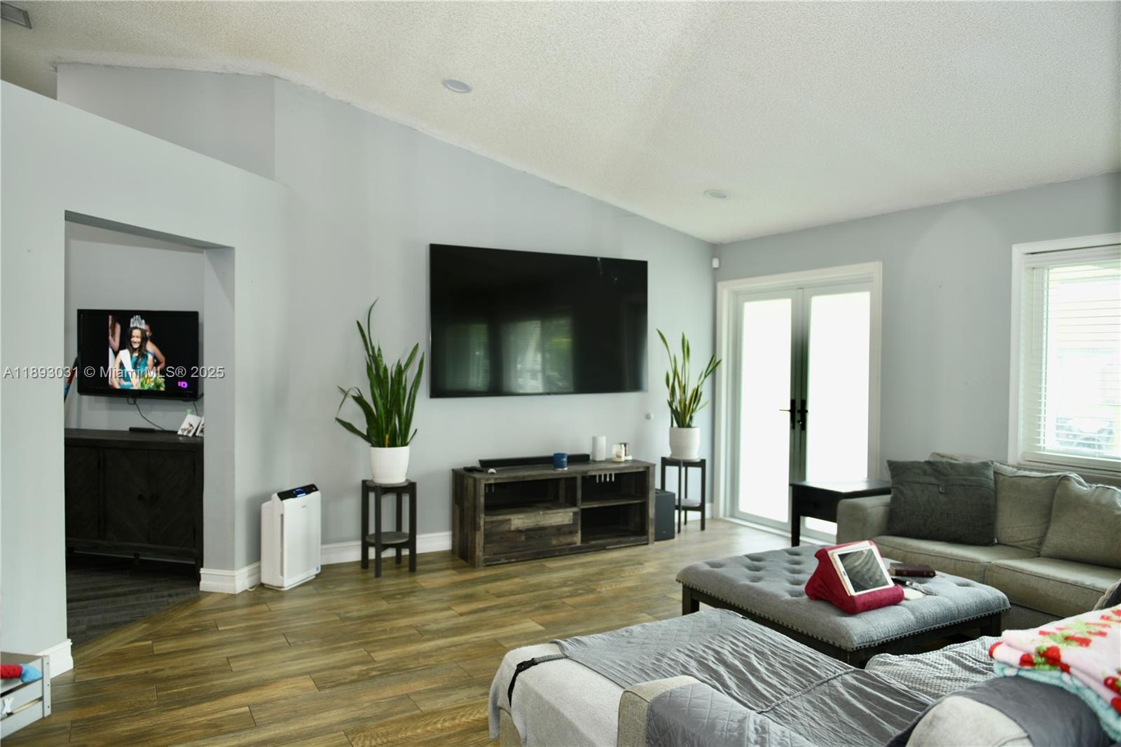 G B ESTATES - Residential