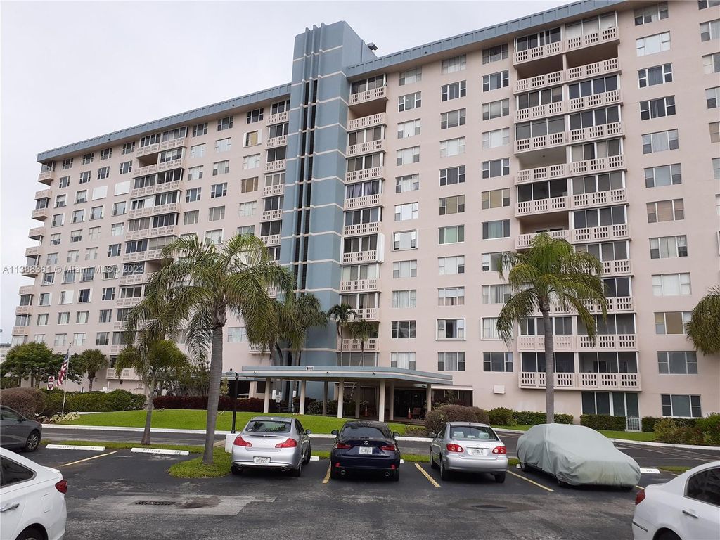 Photo of 4001 Hillcrest Dr #308, Hollywood, FL 33021 (MLS # A11388361)