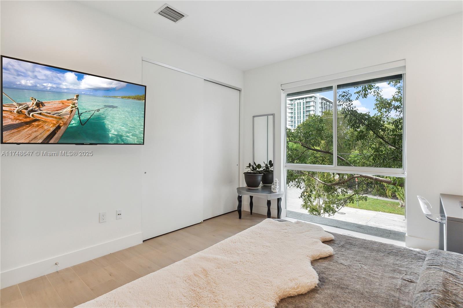 AMND MIAMI SUBURBAN ACRES - Residential Lease