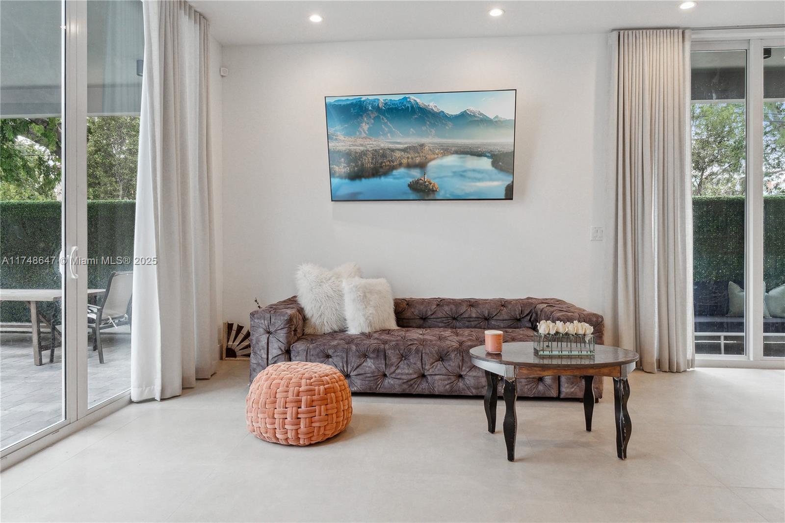 AMND MIAMI SUBURBAN ACRES - Residential Lease