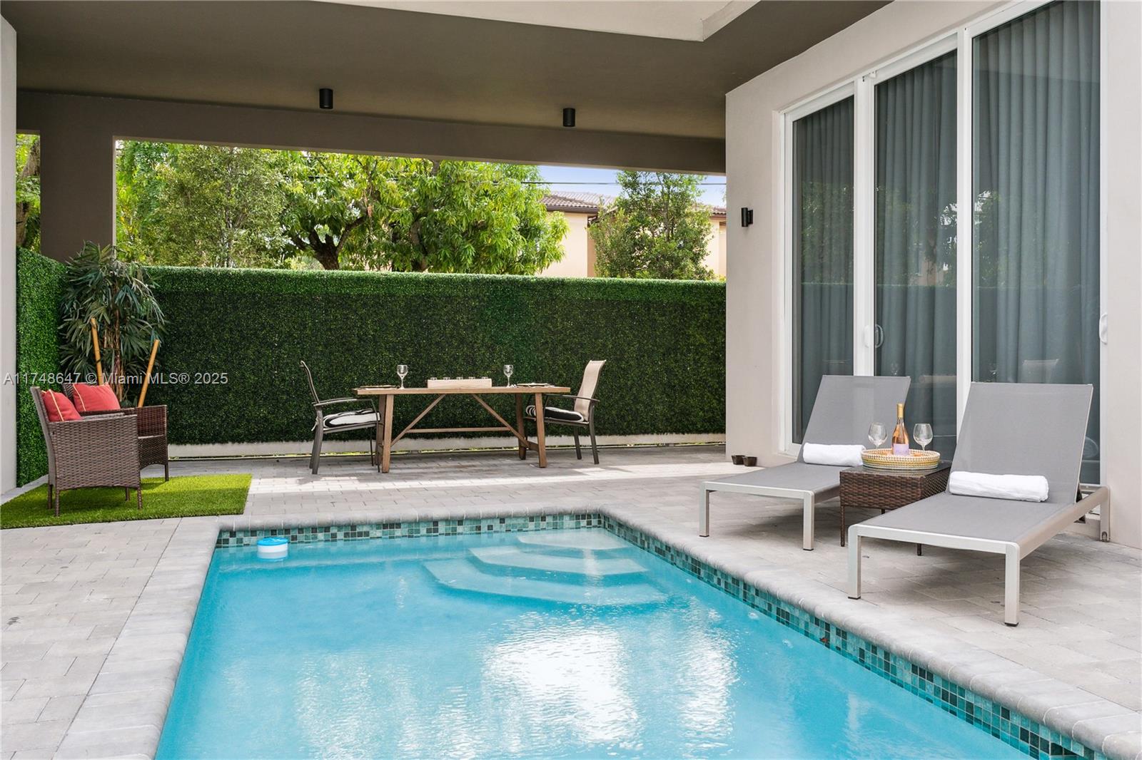 AMND MIAMI SUBURBAN ACRES - Residential Lease