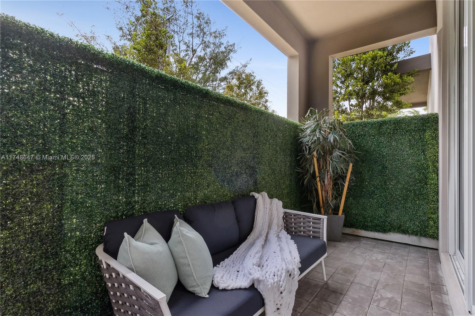 AMND MIAMI SUBURBAN ACRES - Residential Lease