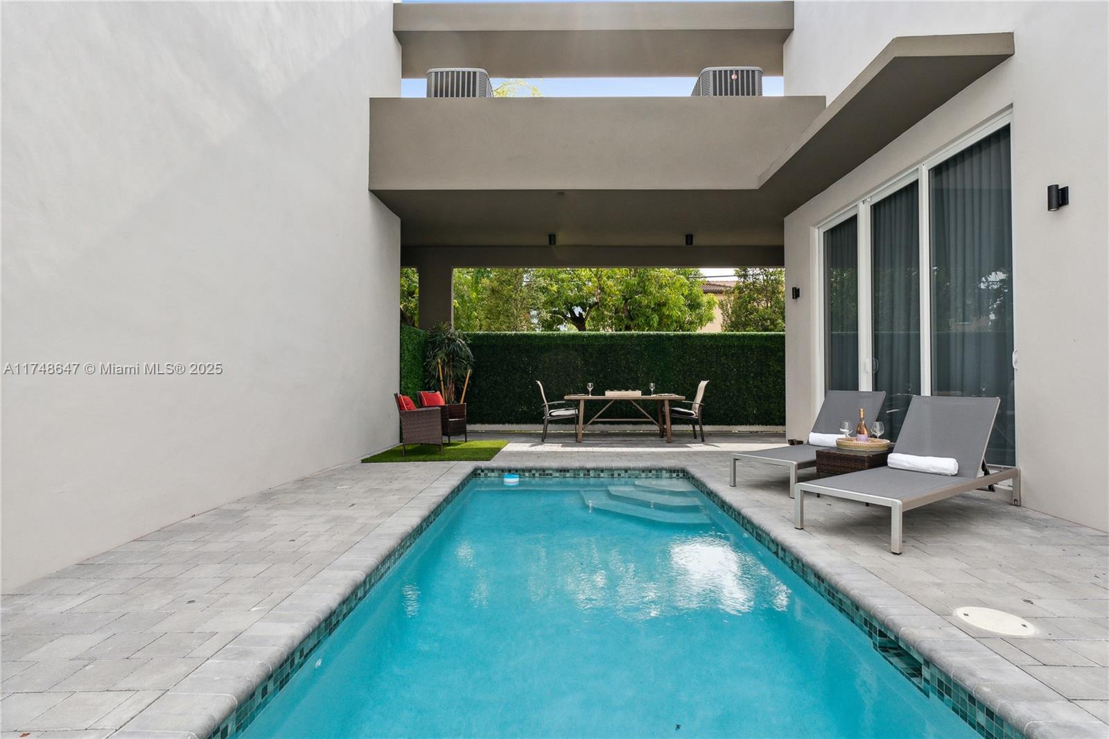 AMND MIAMI SUBURBAN ACRES - Residential Lease