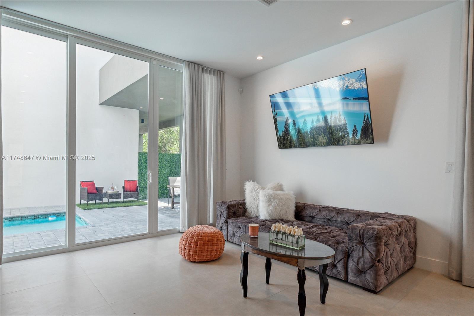 AMND MIAMI SUBURBAN ACRES - Residential Lease