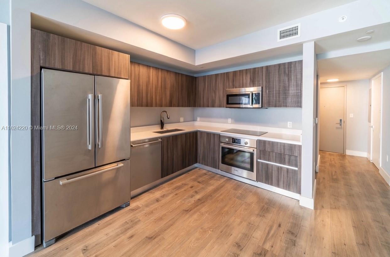 ARIA ON THE BAY CONDO - Residential