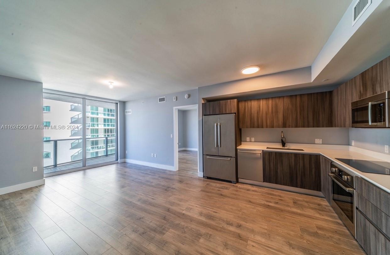 ARIA ON THE BAY CONDO - Residential