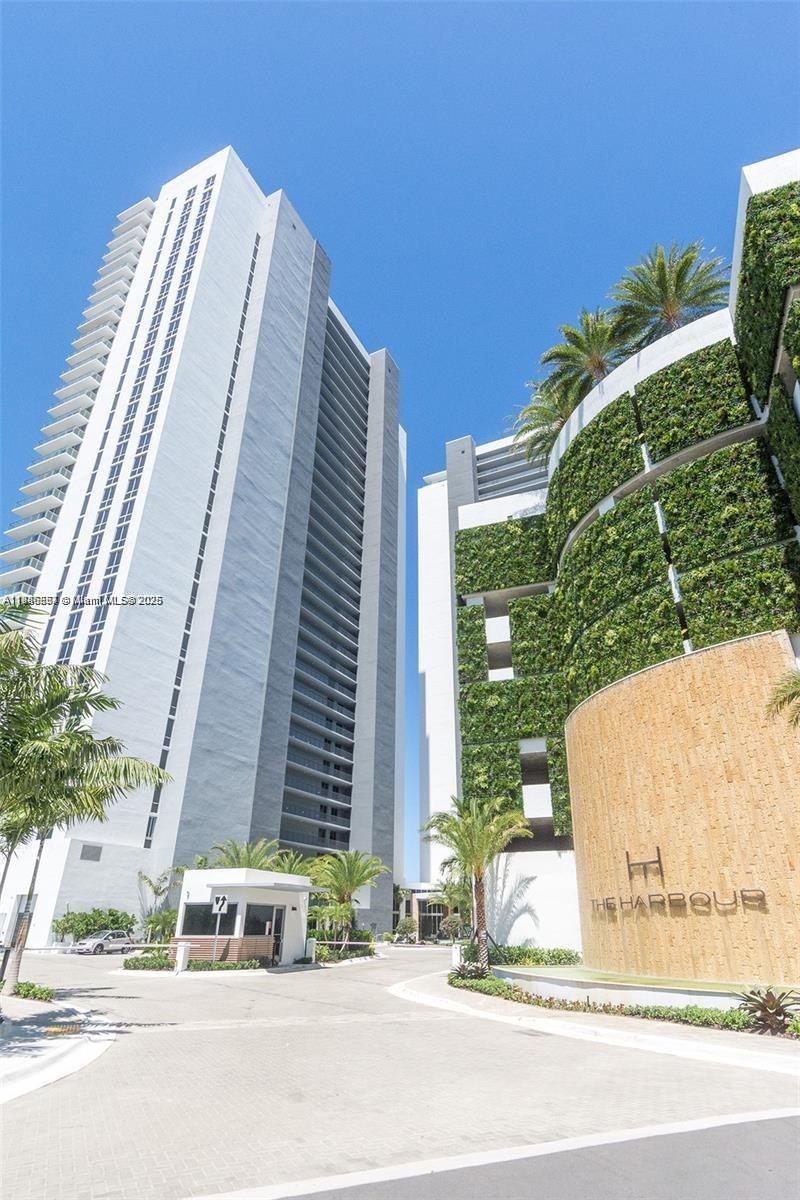 THE HARBOUR NORTH CONDO - Residential Lease