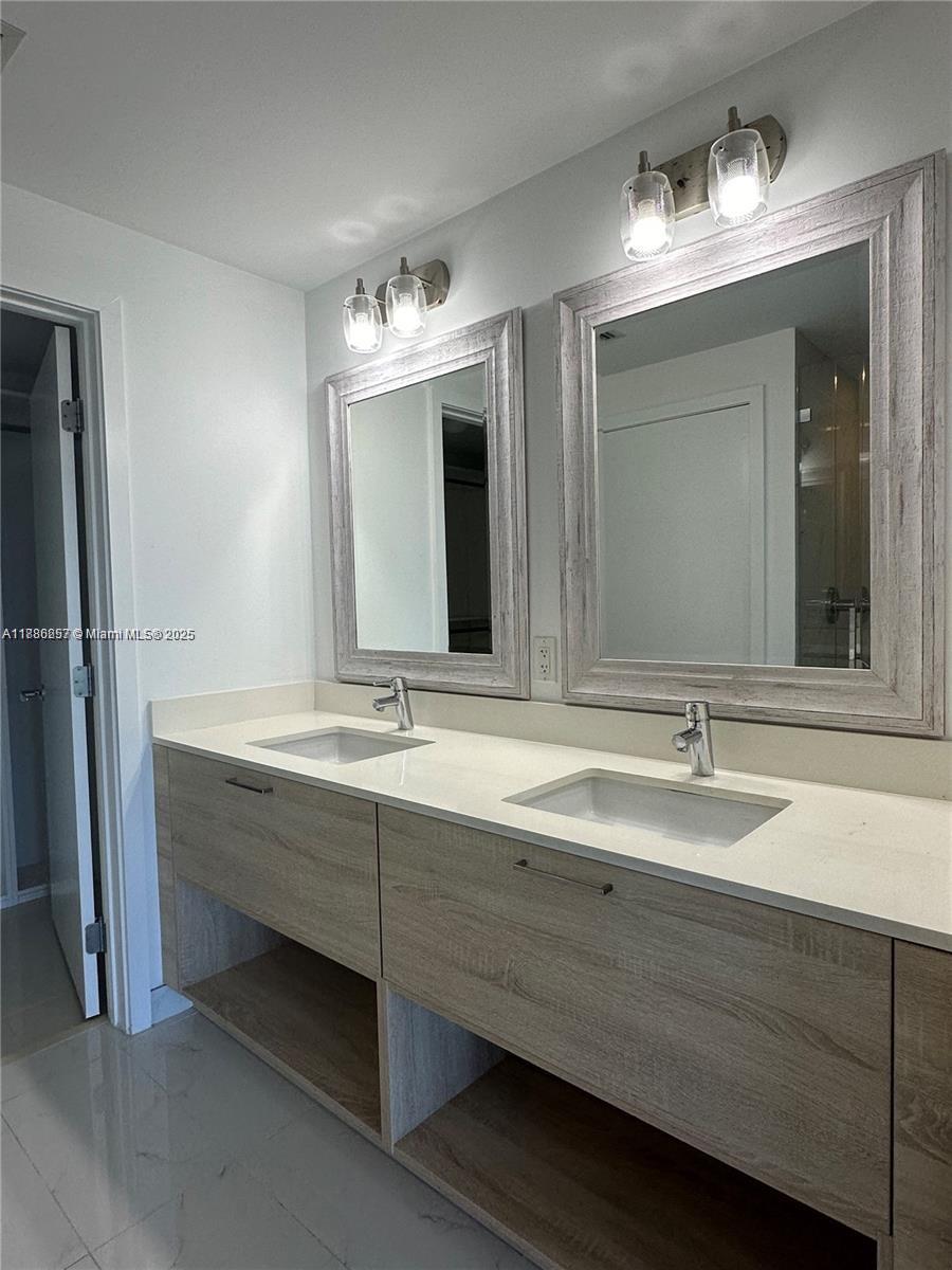 THE HARBOUR NORTH CONDO - Residential Lease