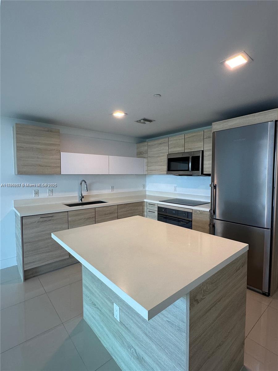 THE HARBOUR NORTH CONDO - Residential Lease