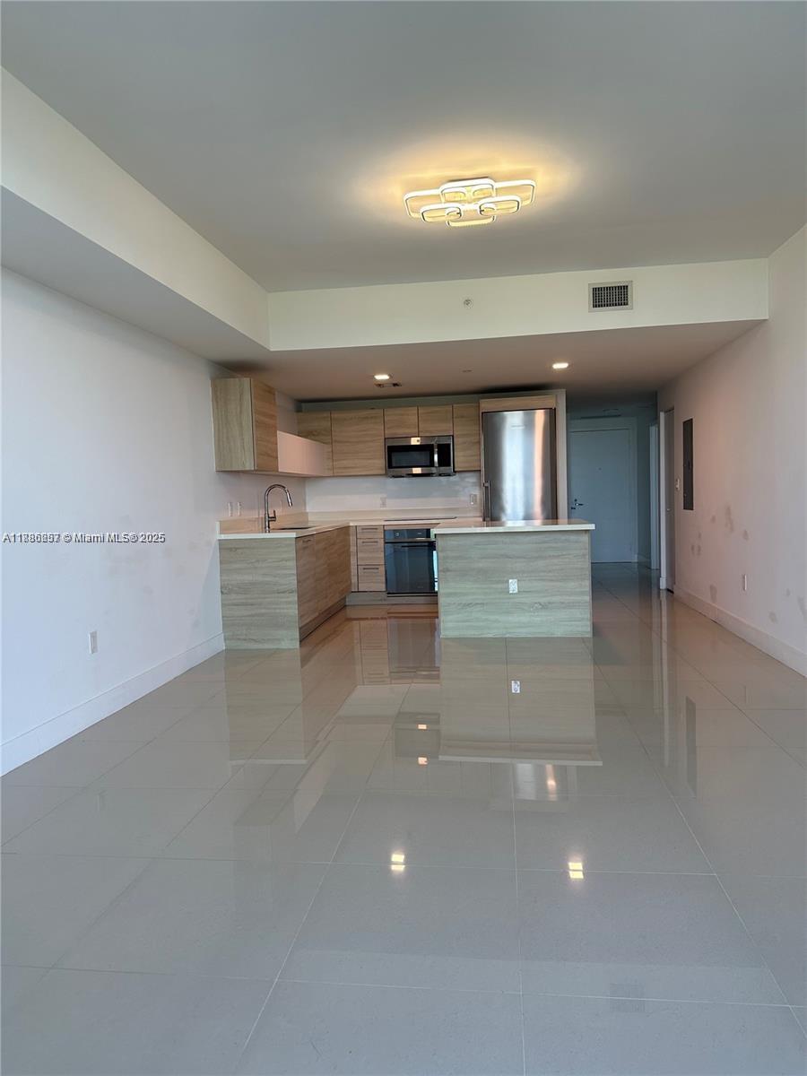 THE HARBOUR NORTH CONDO - Residential Lease