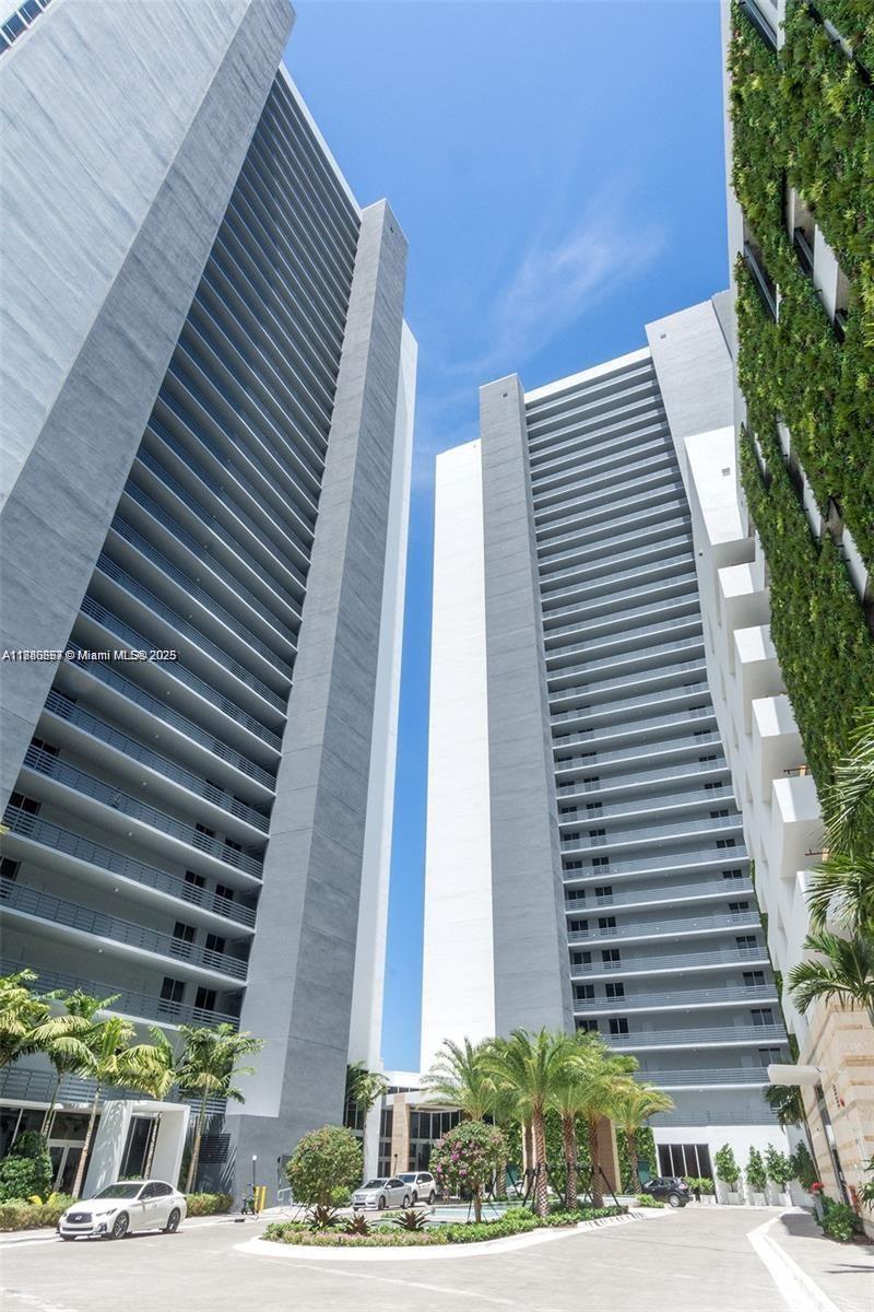 THE HARBOUR NORTH CONDO - Residential Lease