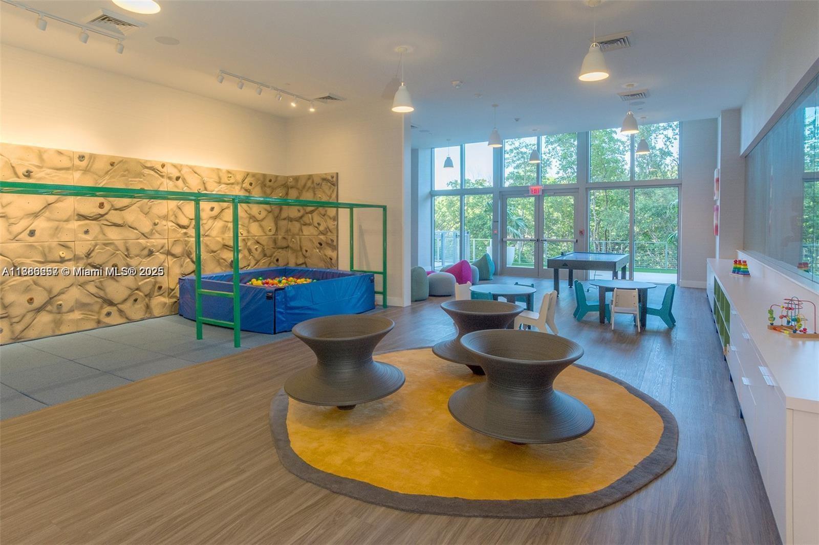 THE HARBOUR NORTH CONDO - Residential Lease