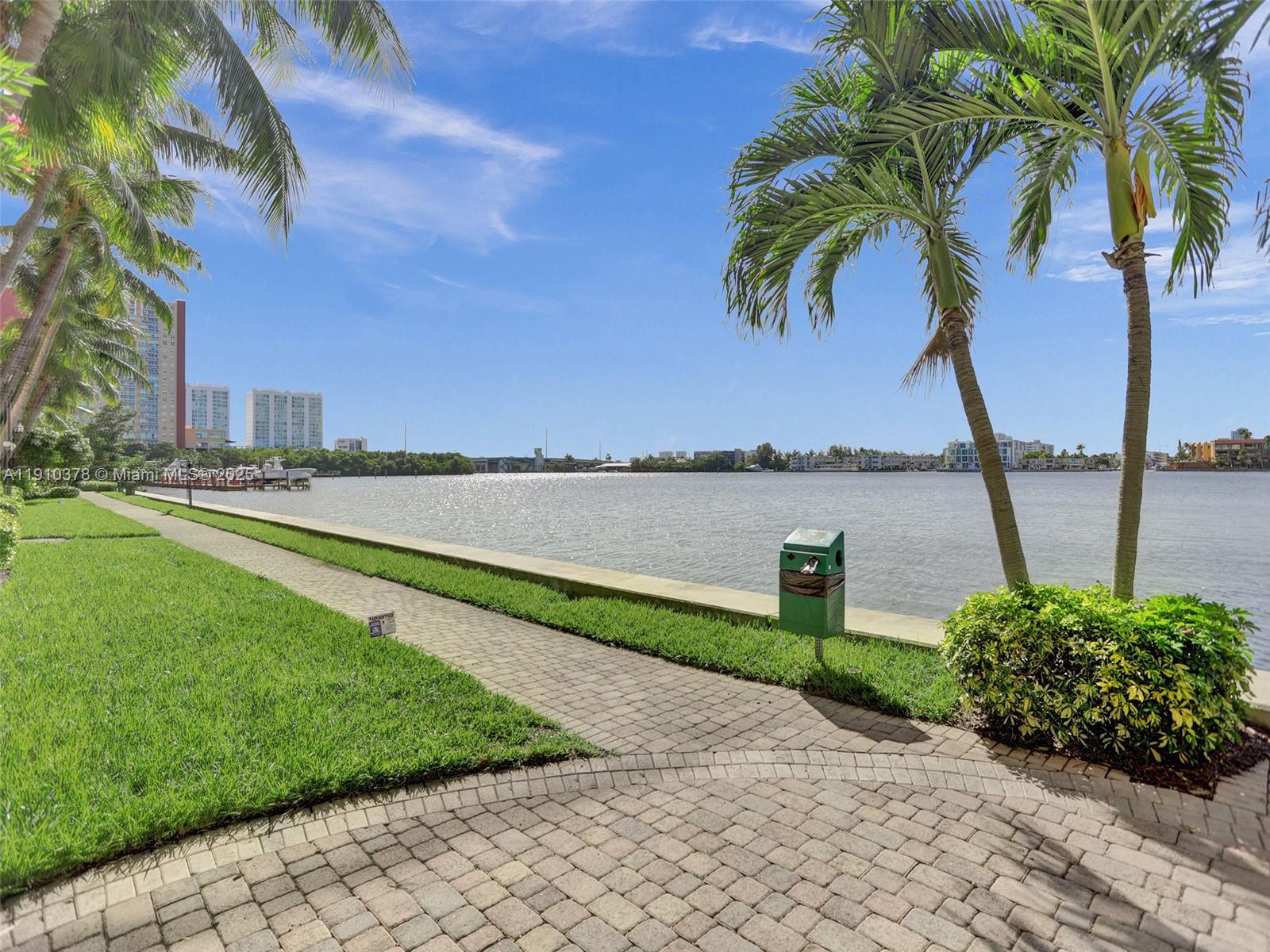 PORTO BELLAGIO CONDO - Residential