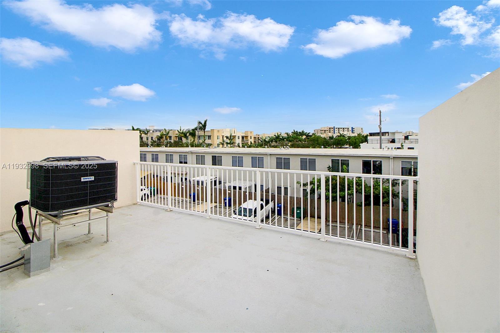 PARADISE ONE - Residential Lease