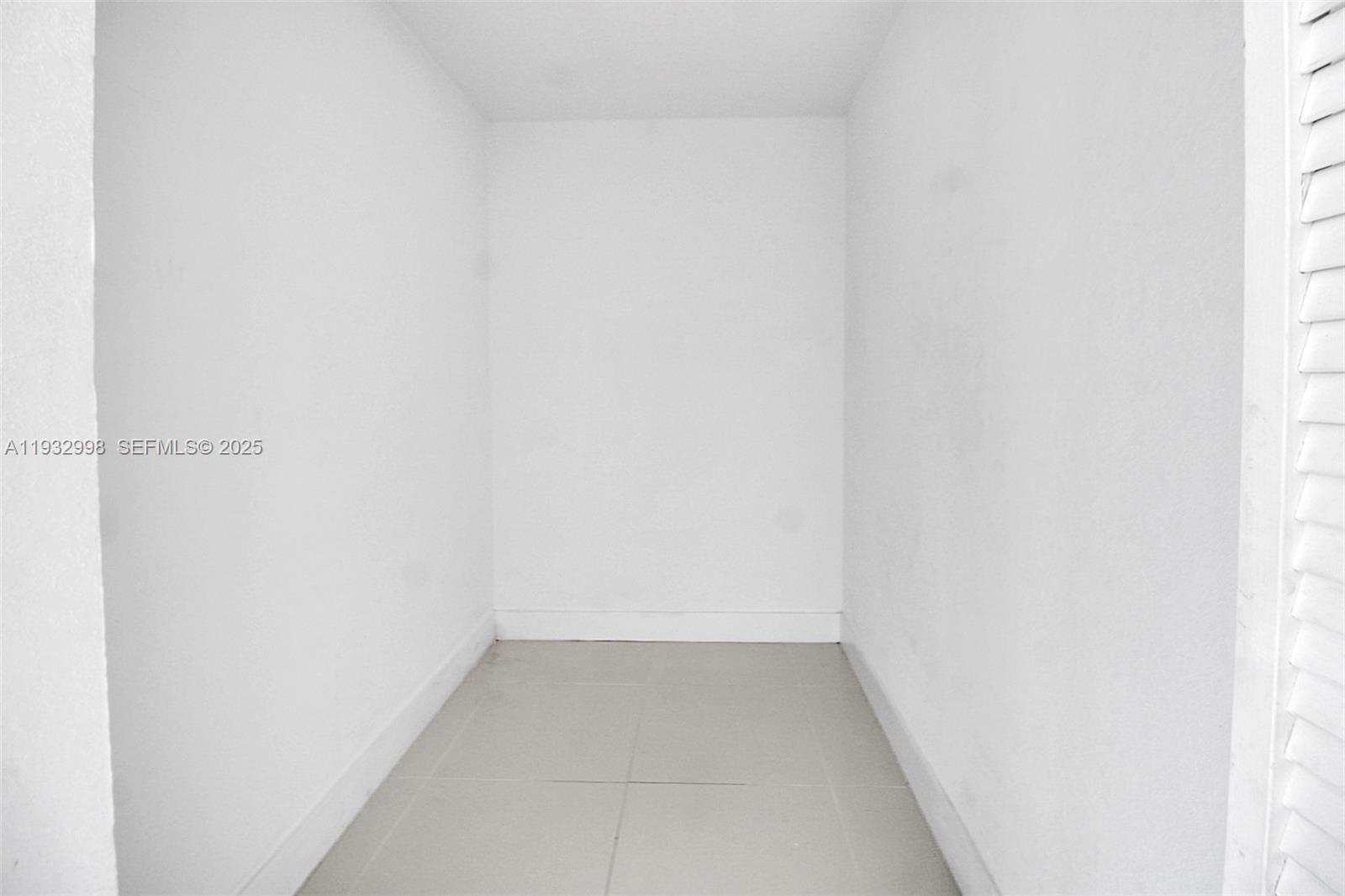 PARADISE ONE - Residential Lease