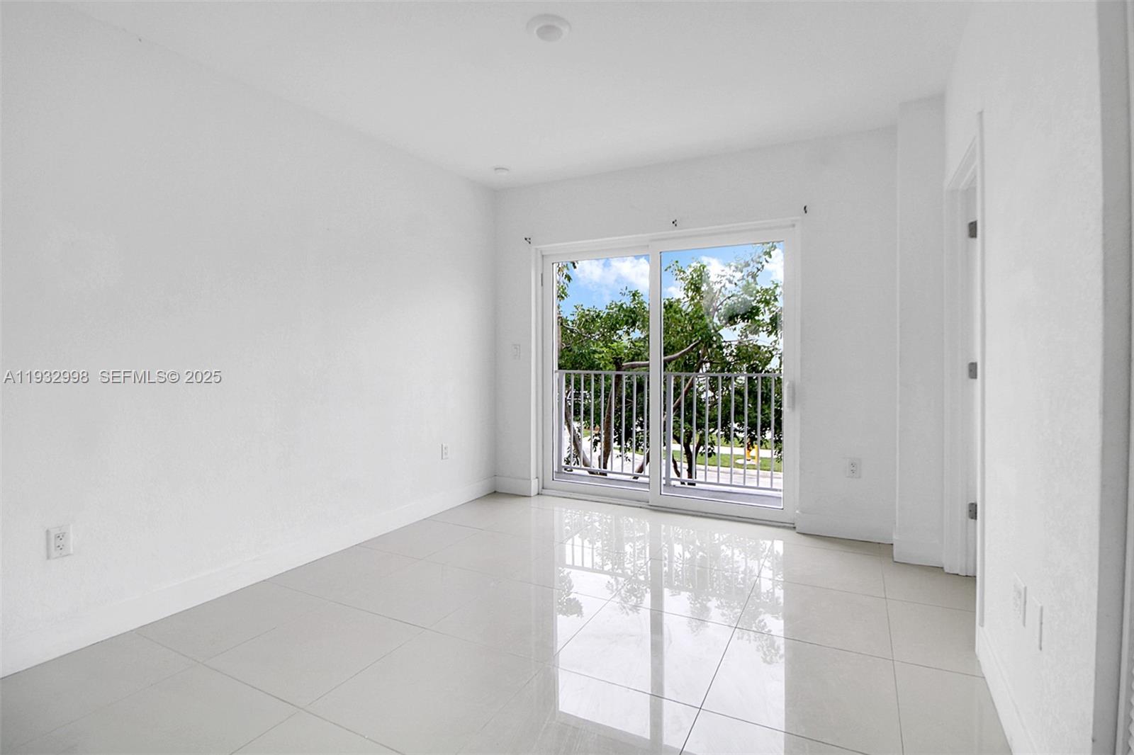 PARADISE ONE - Residential Lease