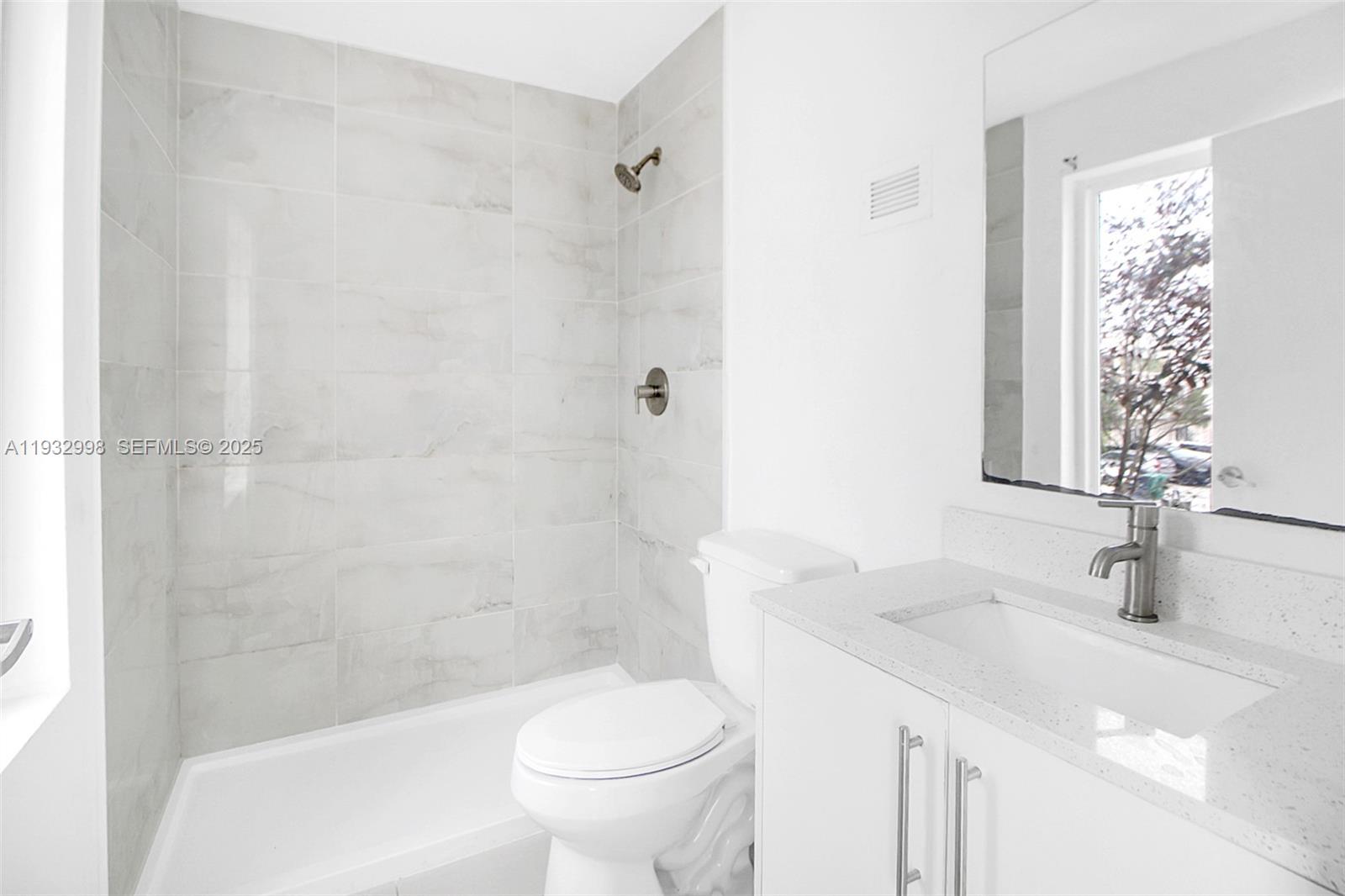 PARADISE ONE - Residential Lease