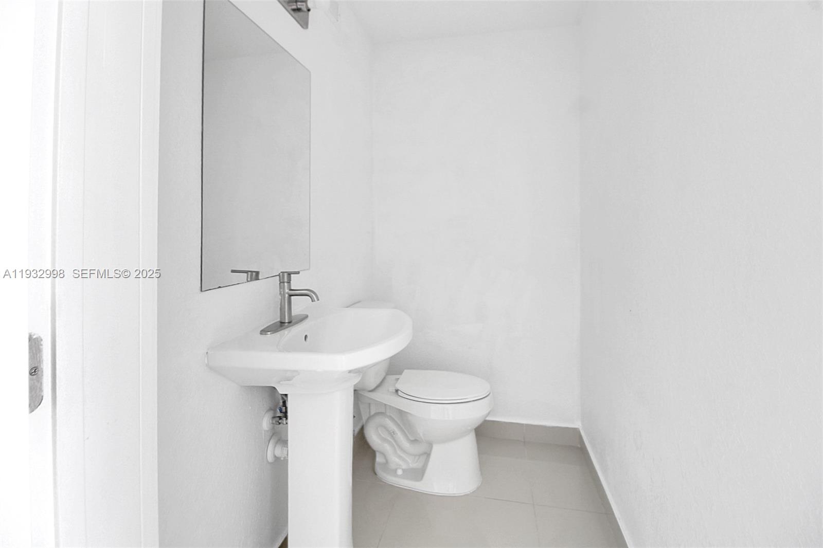 PARADISE ONE - Residential Lease