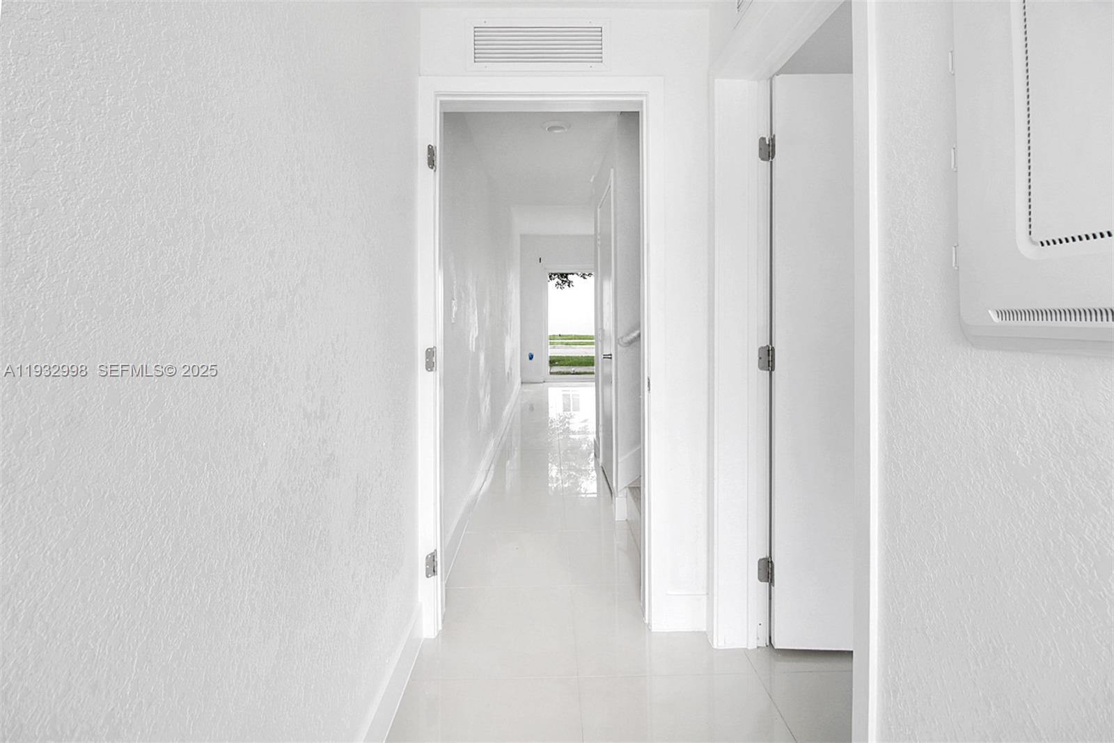 PARADISE ONE - Residential Lease