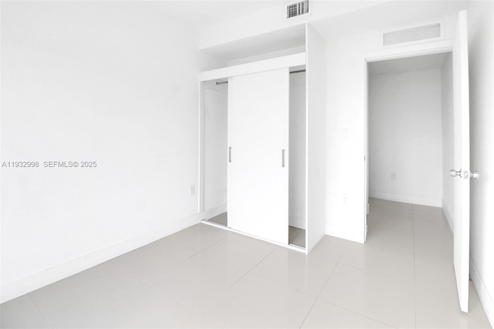 PARADISE ONE - Residential Lease