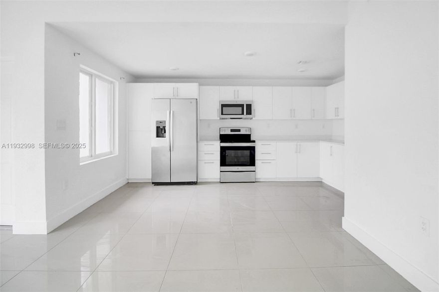 LUXURY TOWNHOME FOR RENT!
Stunning 3-floor modern townhome offering 4 bedrooms and 3.5 baths with an open, bright layout and an expansive private terrace—perfect for relaxing or entertaining. The first floor features a full bedroom with en-suite bathroom, ideal for guests or multi-generational living. This energy-efficient home includes premium stainless steel appliances, impact-resistant windows and doors, and sleek contemporary finishes throughout. Ideally located near top-rated schools, shopping, dining, parks, and major highways for ultimate convenience. Spacious rooms and elegant design make this home a standout. Property is VACANT and very easy to show. Only first month and security deposit required. Schedule your private tour today!