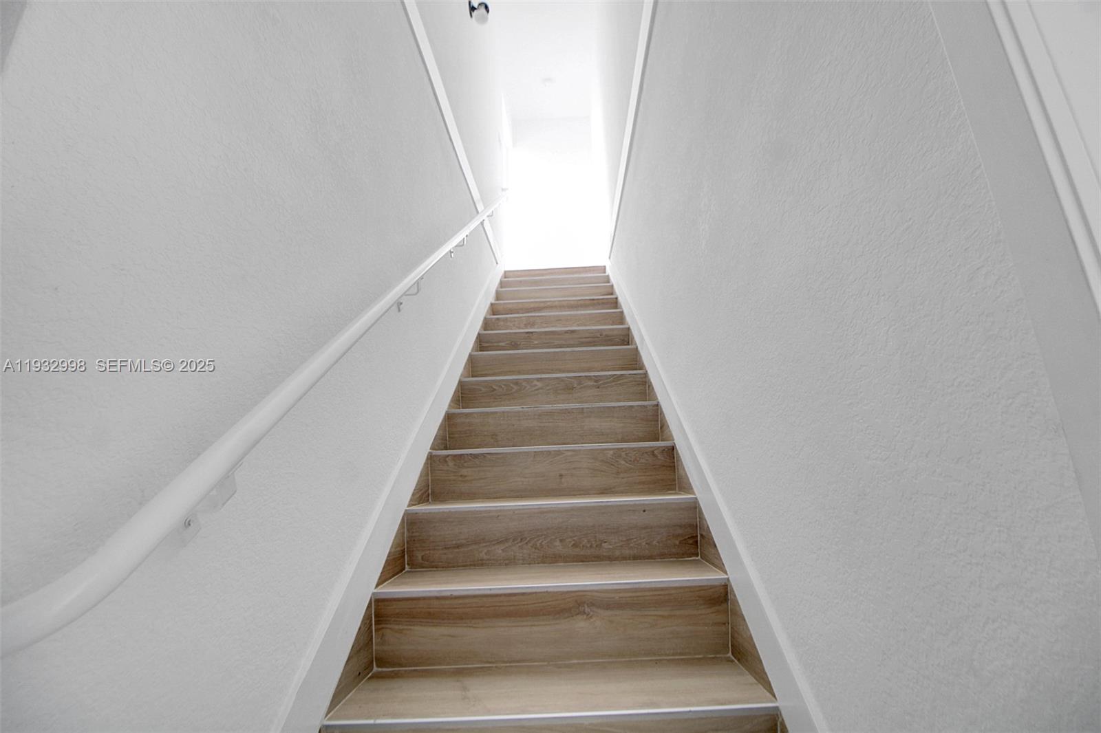 PARADISE ONE - Residential Lease