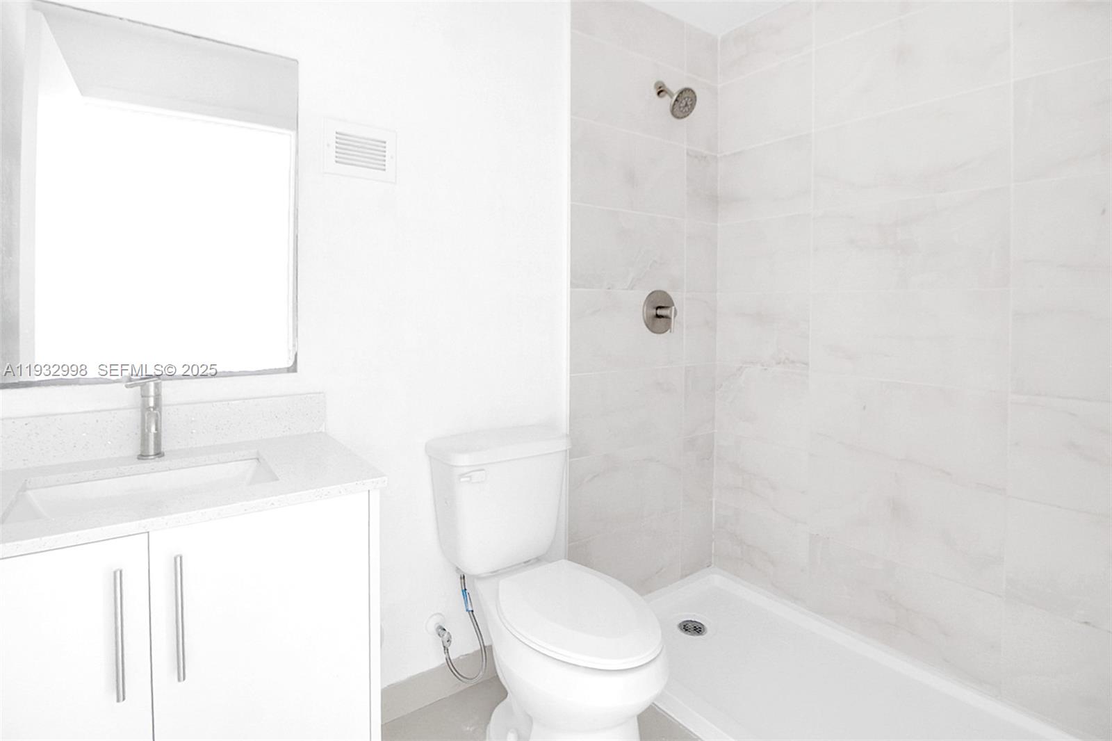 PARADISE ONE - Residential Lease