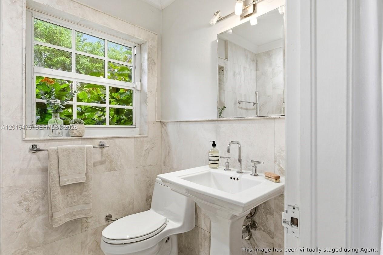 CORAL GABLES RIV SEC 6 - Residential Lease