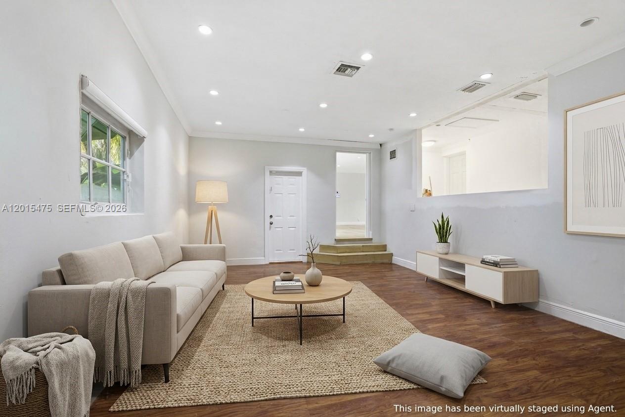 CORAL GABLES RIV SEC 6 - Residential Lease
