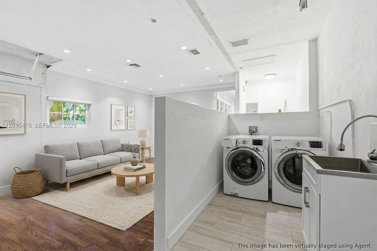 CORAL GABLES RIV SEC 6 - Residential Lease