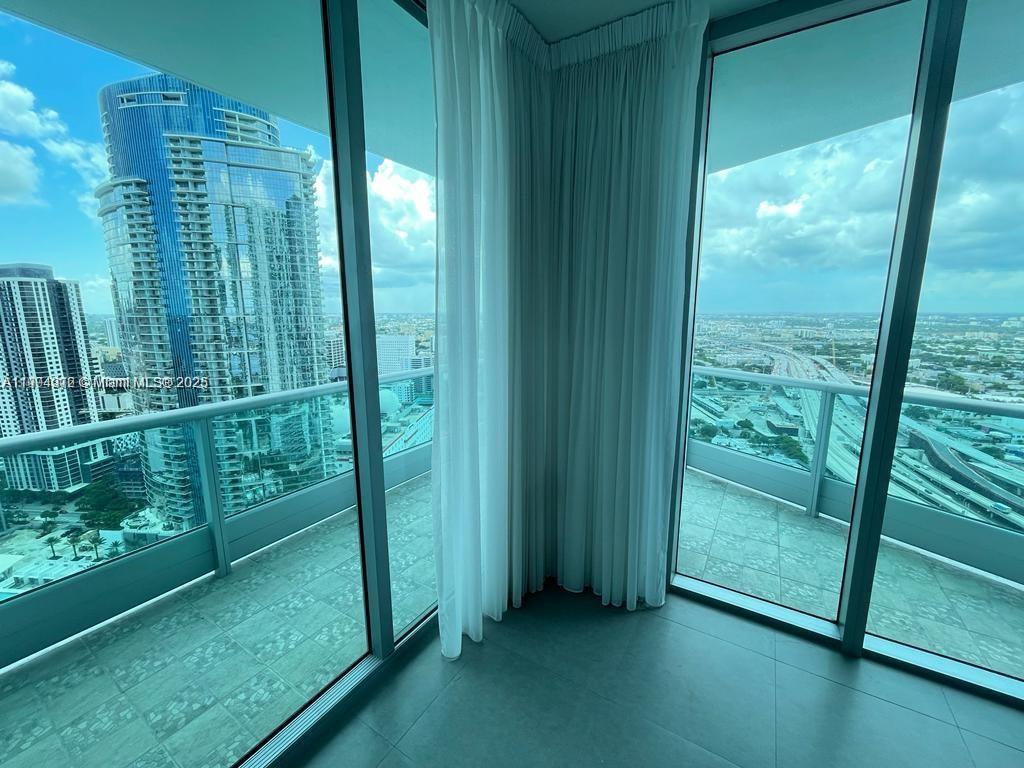 900 BISCAYNE BAY CONDO - Residential Lease