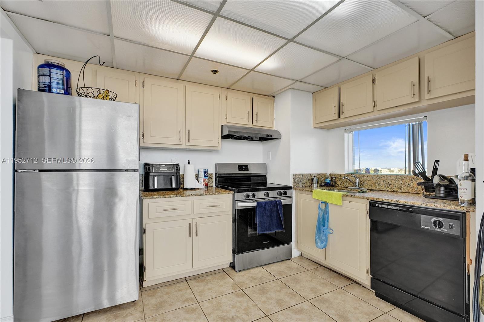 THE GRANDVIEW PALACE COND - Residential