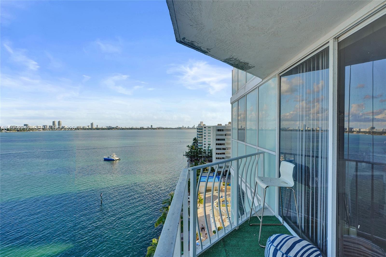 7601 E Treasure Dr 1120