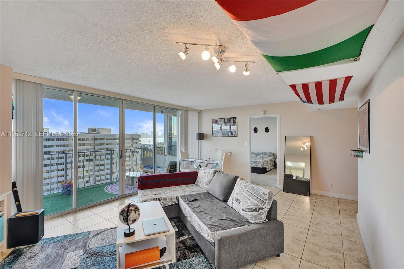 THE GRANDVIEW PALACE COND - Residential