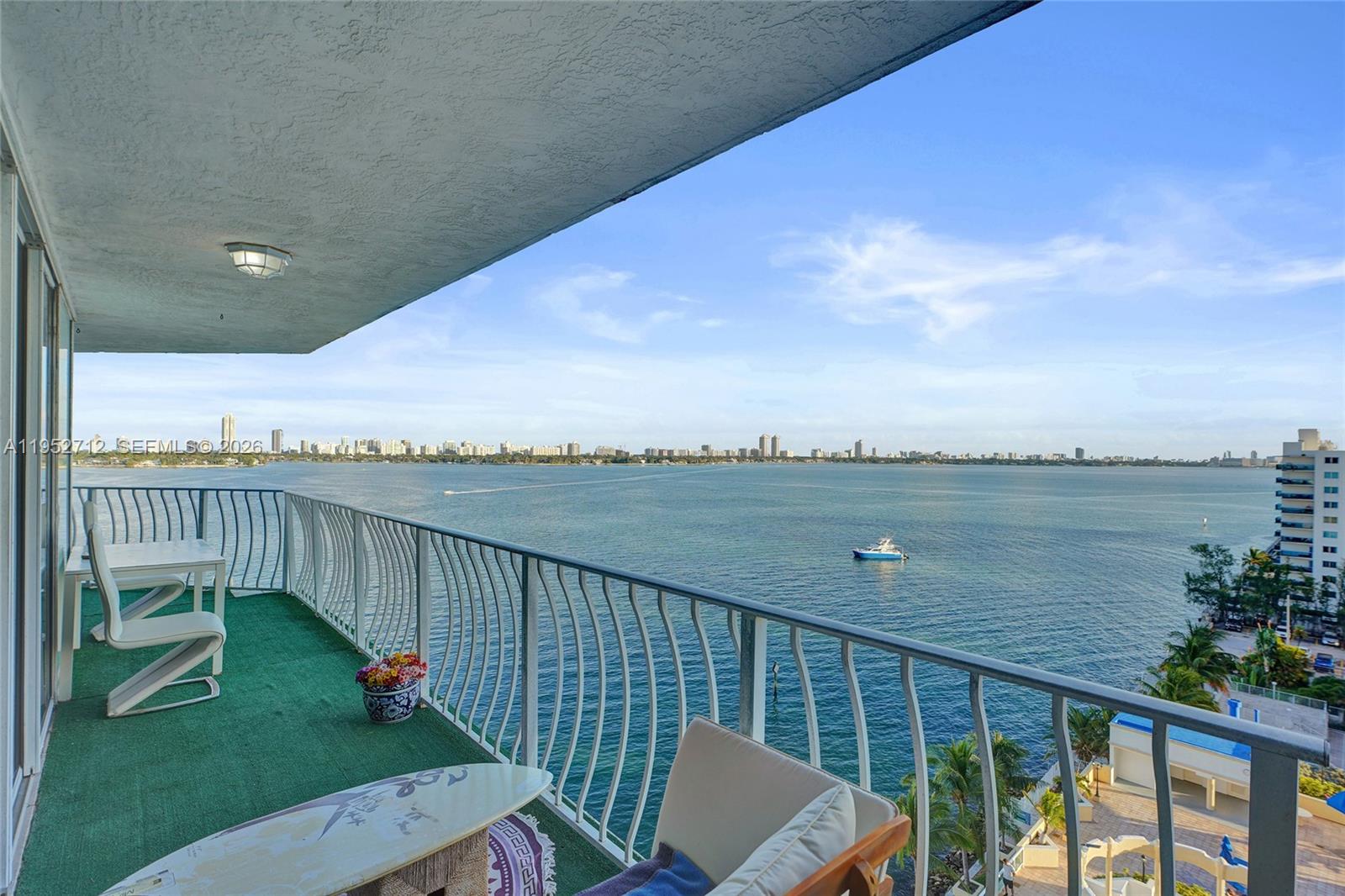 7601 E Treasure Dr 1120