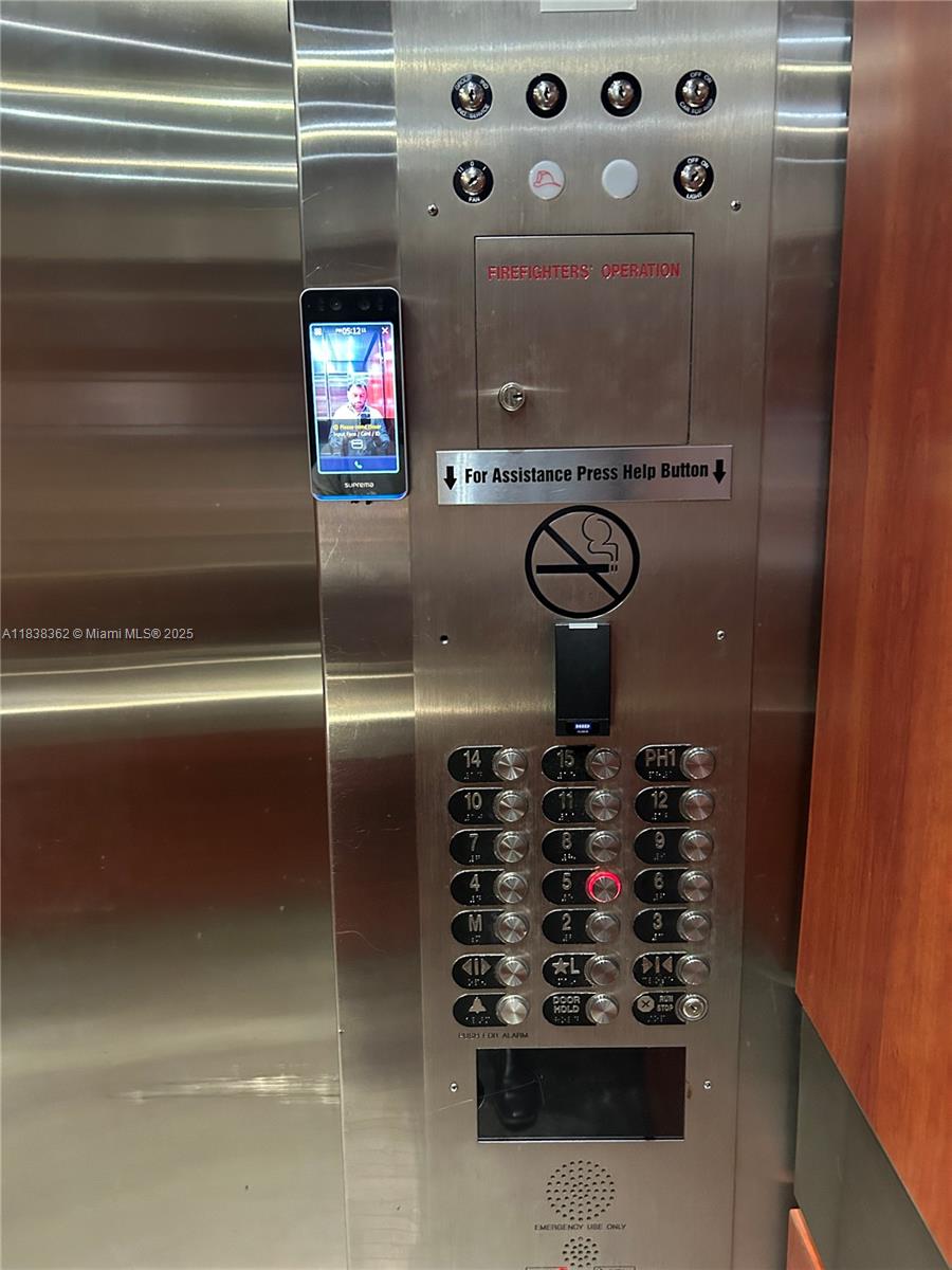 THE CARRIAGE HOUSE CONDO - Residential