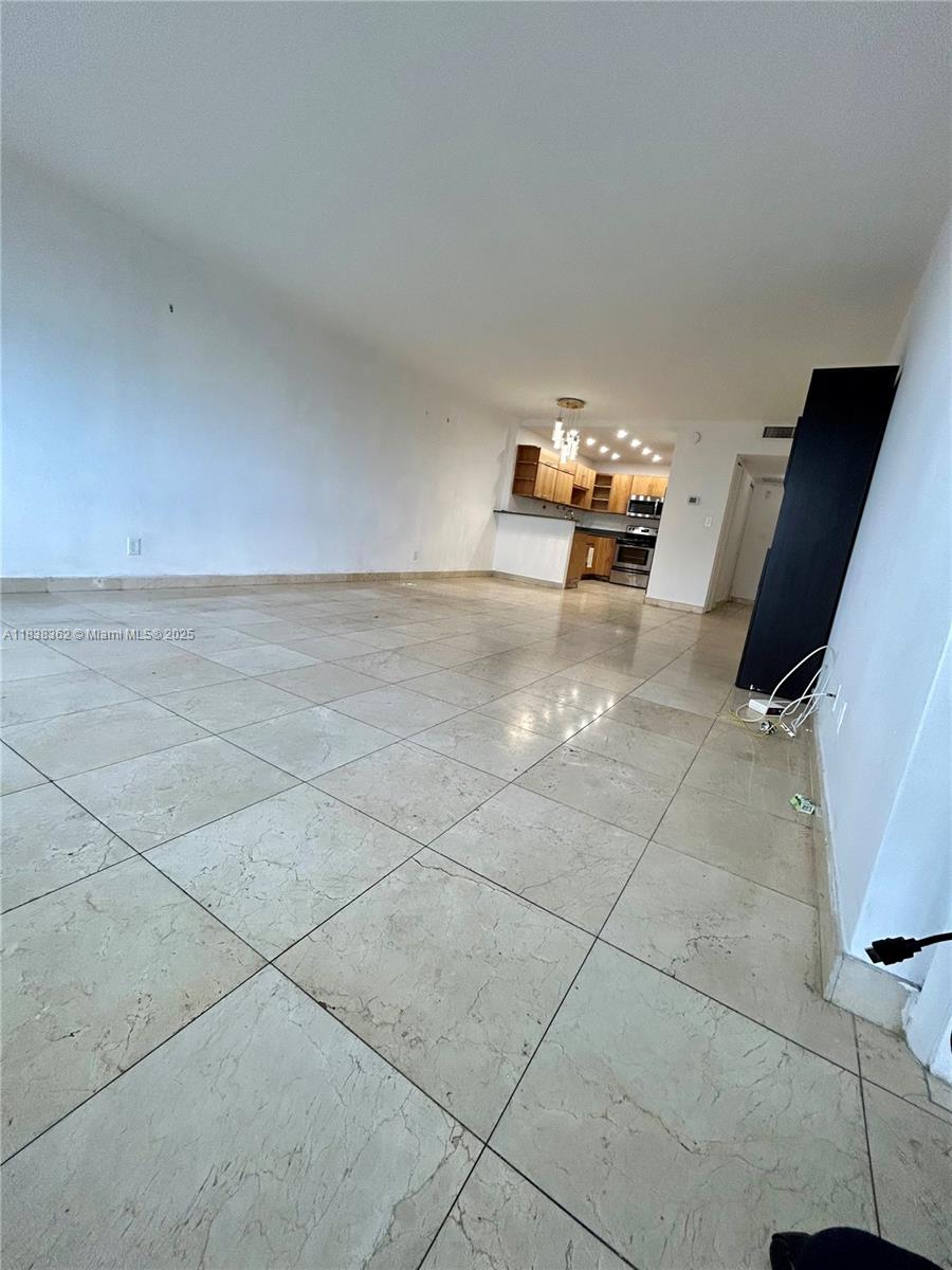 THE CARRIAGE HOUSE CONDO - Residential