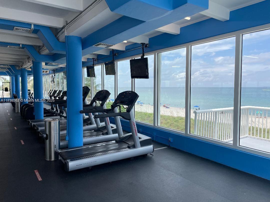 THE CARRIAGE HOUSE CONDO - Residential