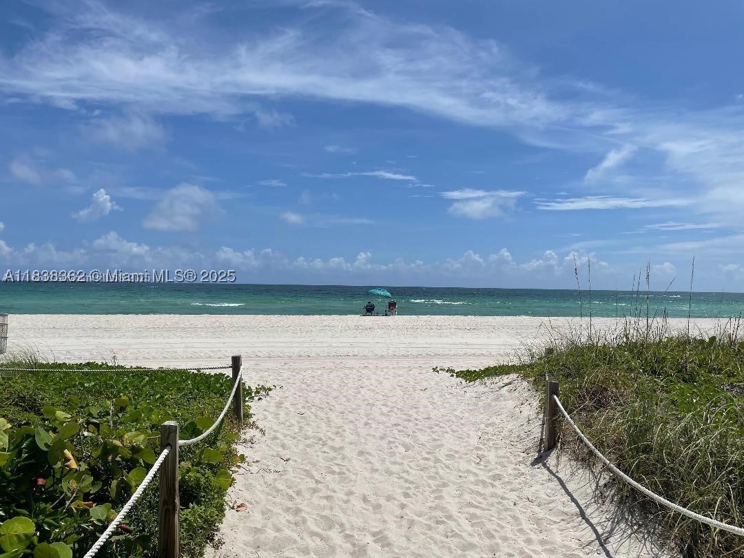5401 Collins Ave 514