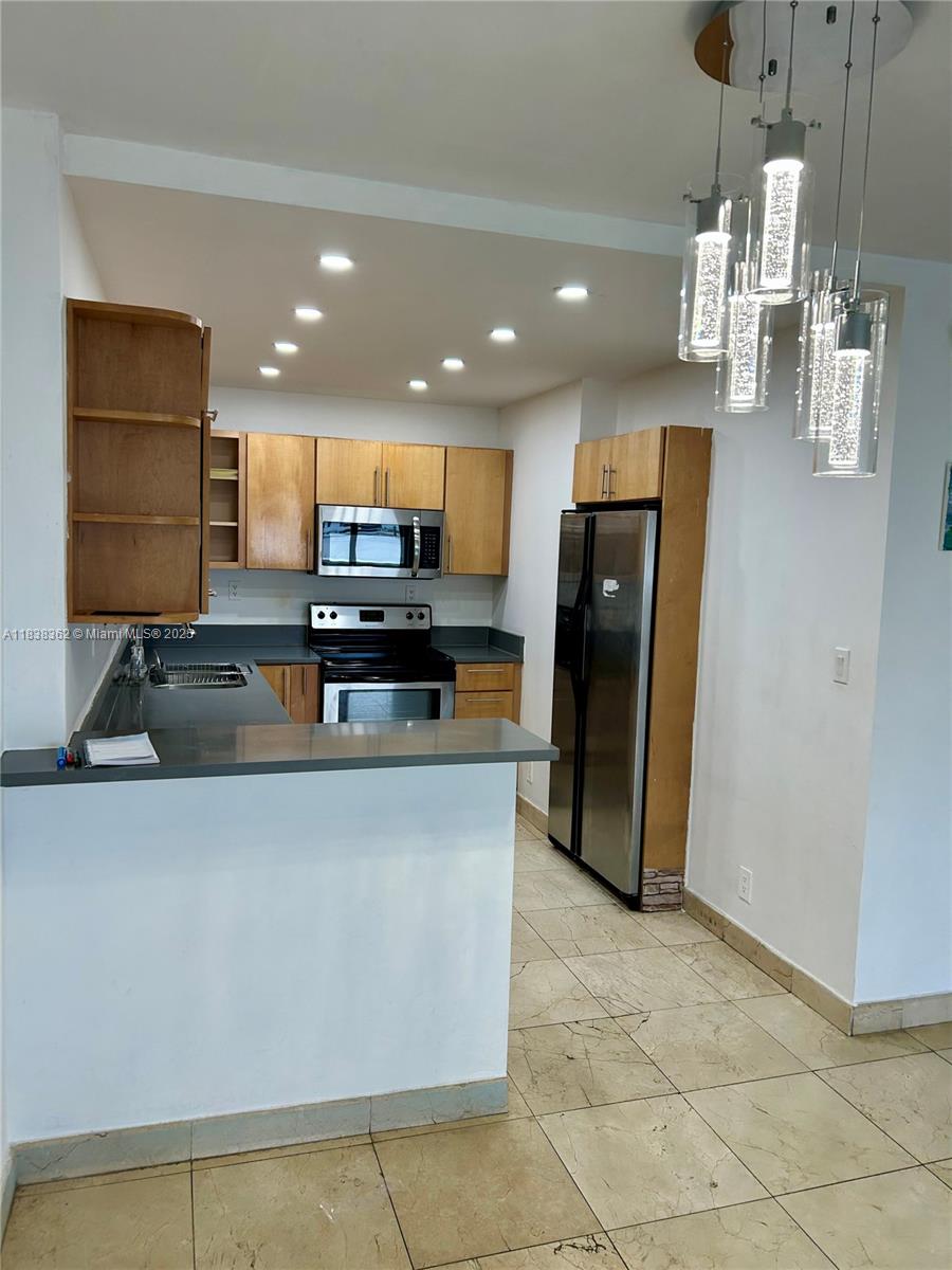 THE CARRIAGE HOUSE CONDO - Residential