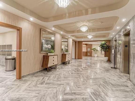 THE CARRIAGE HOUSE CONDO - Residential