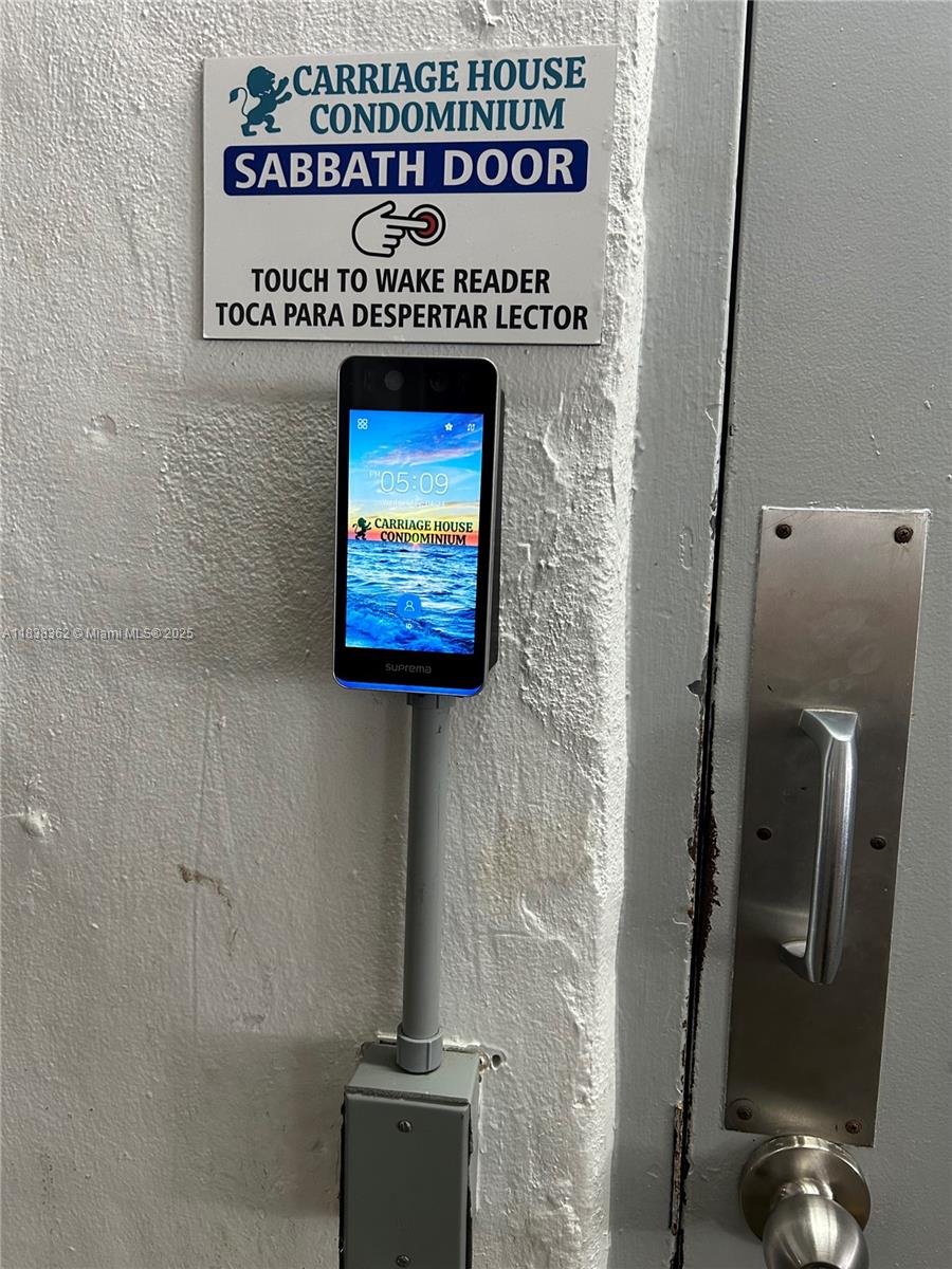 THE CARRIAGE HOUSE CONDO - Residential