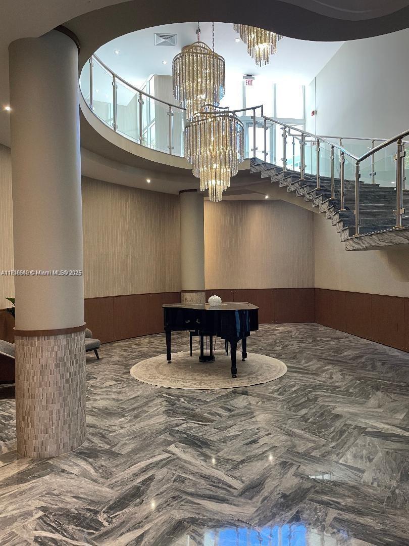 THE CARRIAGE HOUSE CONDO - Residential