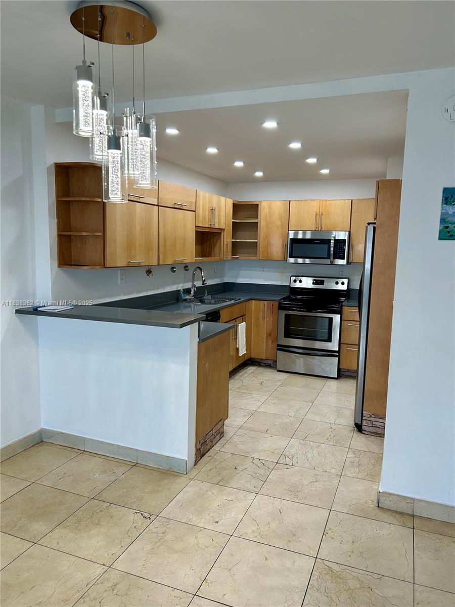 THE CARRIAGE HOUSE CONDO - Residential