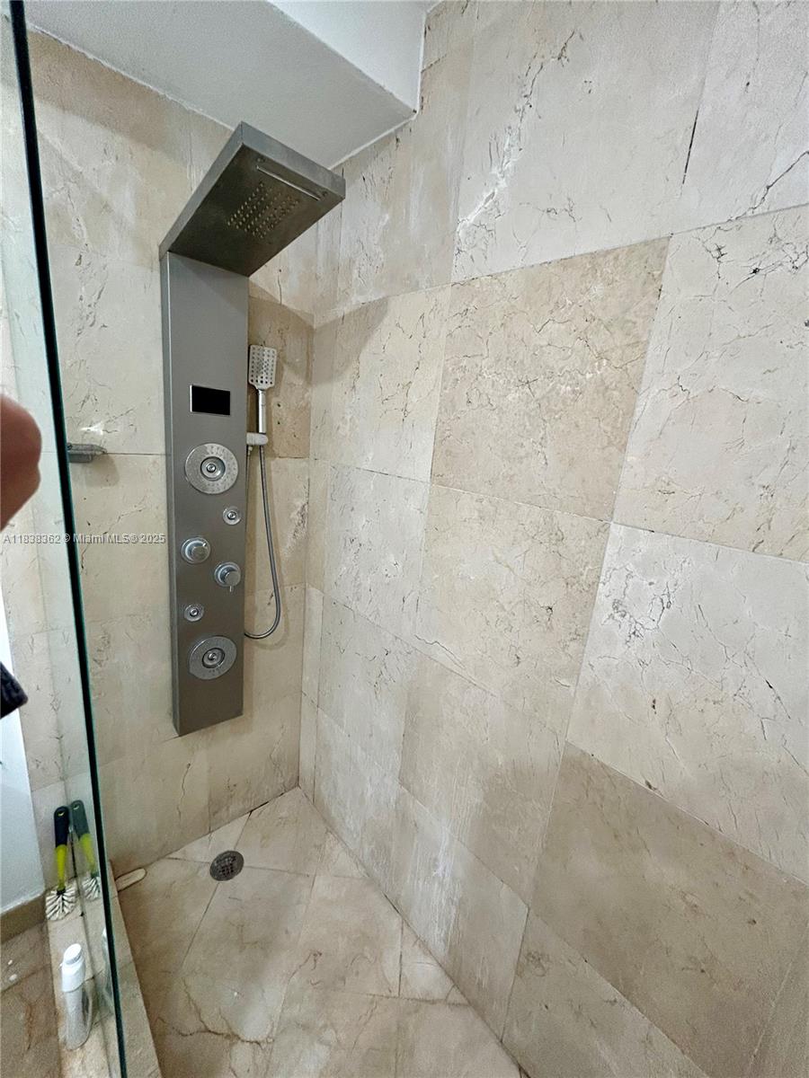 THE CARRIAGE HOUSE CONDO - Residential