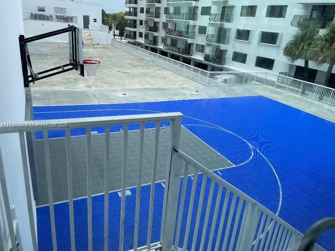 THE CARRIAGE HOUSE CONDO - Residential