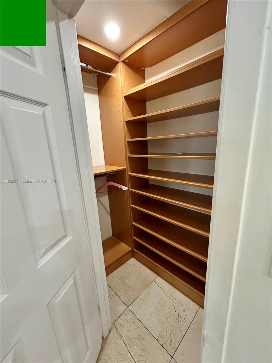 THE CARRIAGE HOUSE CONDO - Residential