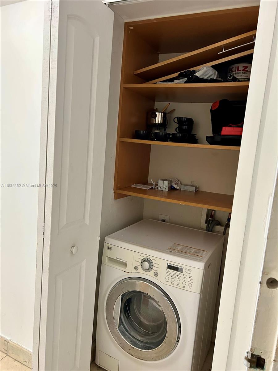 THE CARRIAGE HOUSE CONDO - Residential