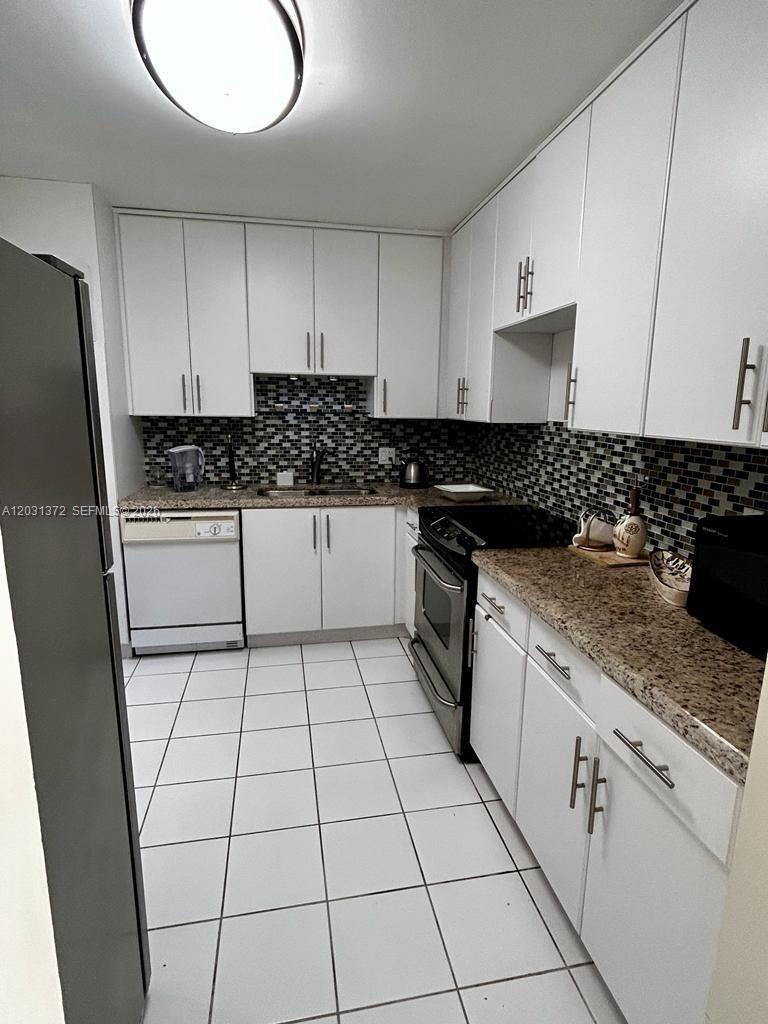 2851 NE 183 St 1014E