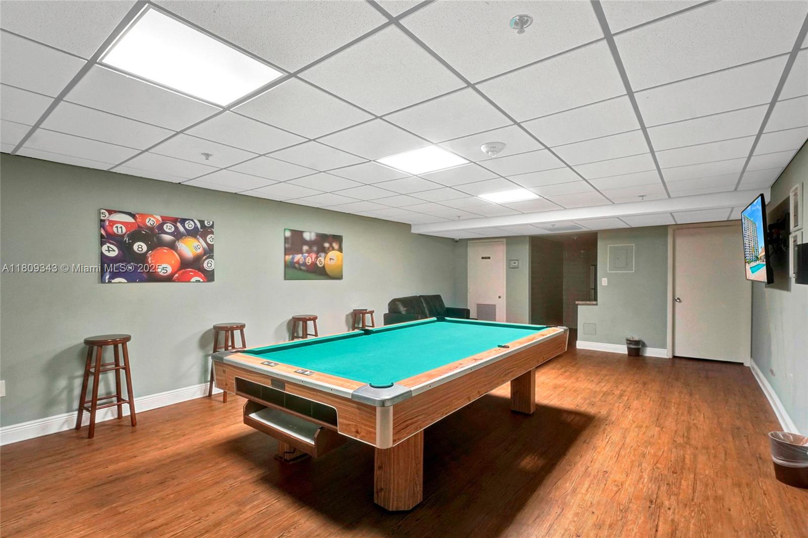 SUMMIT CONDO - Residential